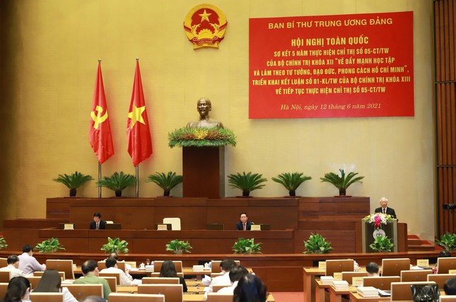 Học tập và làm theo Bác: ‘Thấm sâu vào tim óc mới là quan trọng’ 
